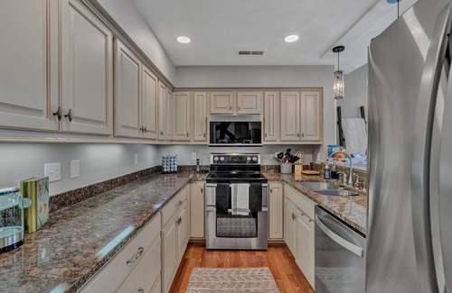 North Shore Condo | Penthouse View - Smith Mountain Lake