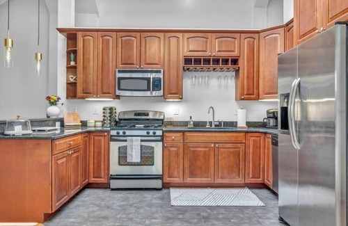 Gateway District Apartment | PENTHOUSE | WALK B-BALL | PRIVATE ROOFTOP PATIO