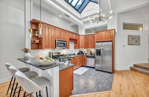 Gateway District Apartment | PENTHOUSE | WALK B-BALL | PRIVATE ROOFTOP PATIO