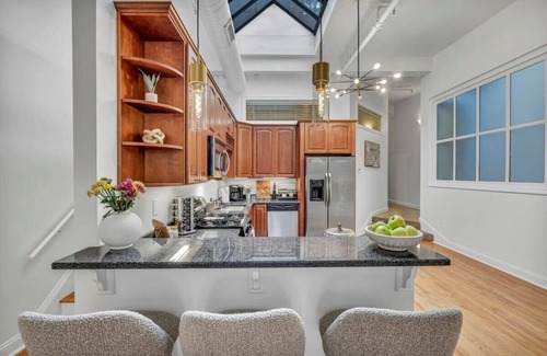 Gateway District Apartment | PENTHOUSE | WALK B-BALL | PRIVATE ROOFTOP PATIO