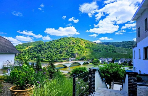 Treis-Karden Apartment | Penthouse with fantastic panoramic view of the Moselle & XXL balcony, near Cochem, Elz Castle