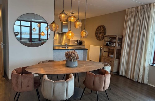 Biddinghuizen Apartment | Penthouse with Jacuzzi and Sauna on the waterfront