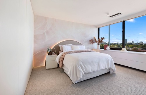 St Kilda West Apartment | Penthouse with Panoramic Bay and City views