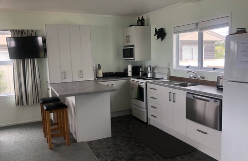 Pukehina House | Penzance - Perfect Bach for 2 Familiesn Max 6Adults 4Children