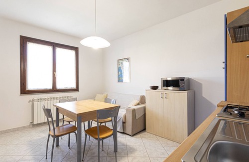 Lacona Apartment | Peonia apartment, in Lacona, in a terraced house, with equipped balcony and wi-fi. Perfect location