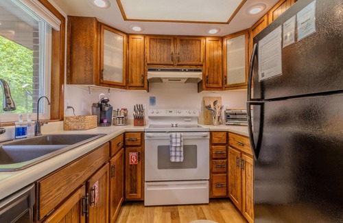 Suttons Bay House | People Welcome, Dogs and Cats Preferred