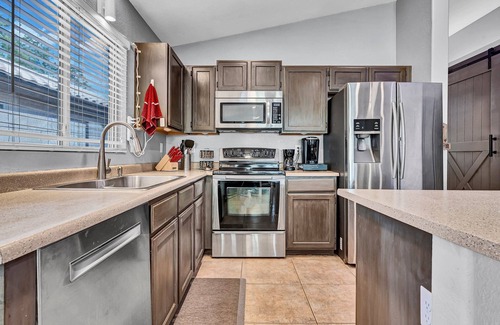 Peoria House | Peoria-Private Swimming Pool-Shuffleboard Table, Foosball, Pool Table, Ping-Pong