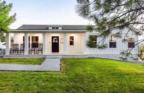 Huston House | Pera Blanca in the heart of wine country Caldwell