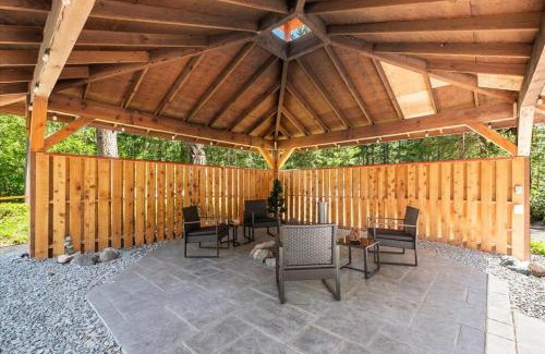 Paradise Estates House | Perch - Antler House