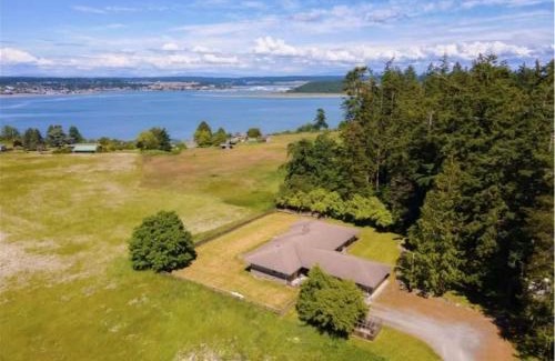 Oak Harbor House | Perch - Balda Getaway