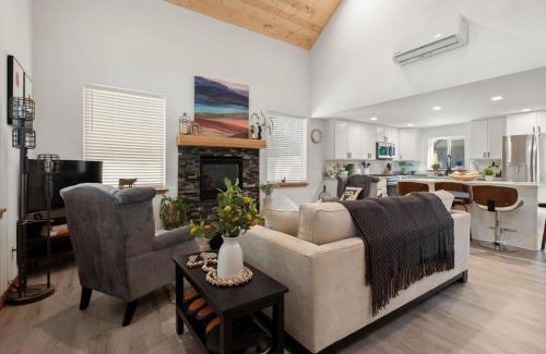 Paradise Estates House | Perch - Cozy Pines