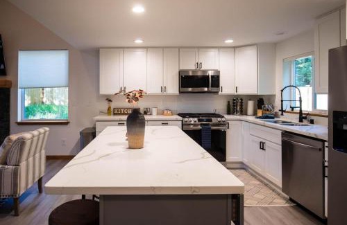 Paradise Estates House | Perch - Evergreen Cabin