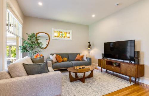 East Queen Anne House | Perch - Hilltop Gem