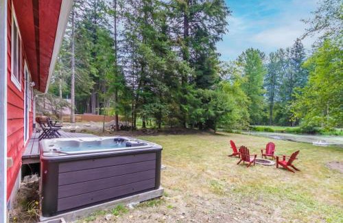 Paradise Estates House | Perch - Red Cabin On The Lake