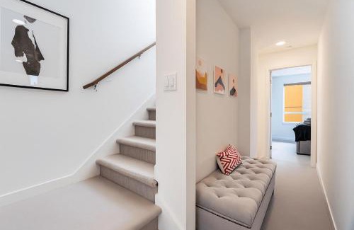 Lower Queen Anne House | Perch - Traveler's Gem