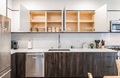 Eastlake House | Perch - View on Franklin: Cozy 3 BR | Lake & Needle View | Fireworks