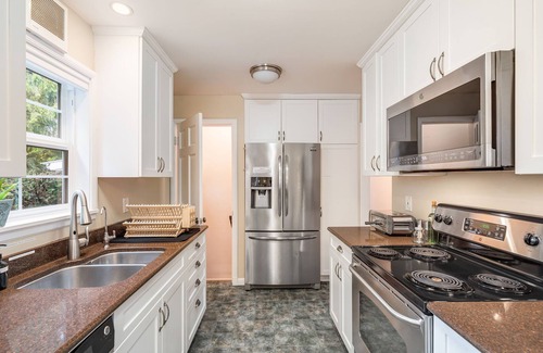 Wedgwood House | Perch - Wedgwood Haven: Spacious | Office | Family-Friendly