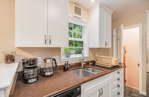 Wedgwood House | Perch - Wedgwood Haven: Spacious | Office | Family-Friendly
