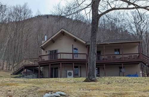 Sandgate House | Perched on a hill for amazing views, this is your next Vermont getaway.
