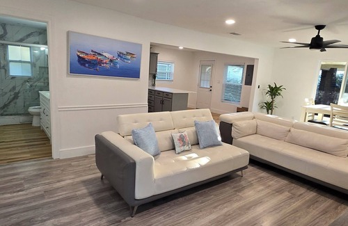 Ono Island House | Perdido Key Beach ! Spacious 3/2, kid-pet friendly, boatramp, kids park=5min