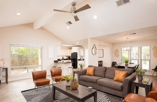 Woods of Shavano House | Perf Location! *️3/2 Centrally Located Entire House *️ Six Flags Fiesta Texas *️ San Antonio Attraction