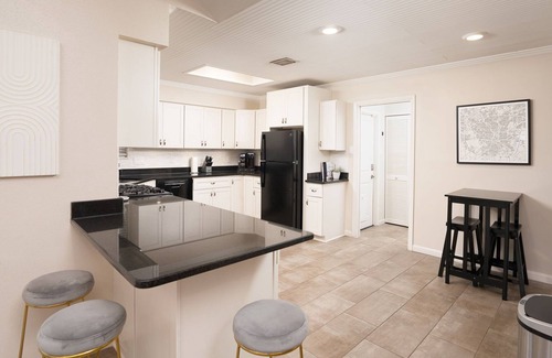 Woods of Shavano House | Perf Location! *️3/2 Centrally Located Entire House *️ Six Flags Fiesta Texas *️ San Antonio Attraction