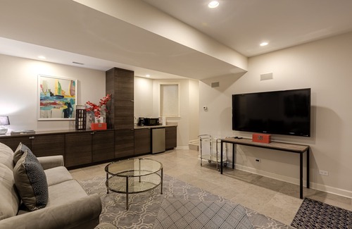 Sheffield Neighbors Apartment | Perfect 1BR in Lincoln Park - Steps to DePaul! by AllSet Turnover