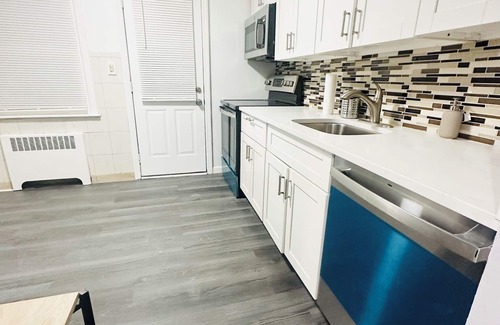 Queens Apartment | Perfect 2 bdr apt for comfortable living with parking mins from UBS stadium