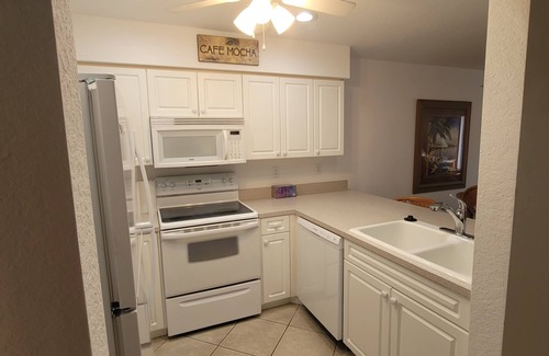 Caloosahatchee Condo | Perfect 2 Bed Getaway with Pool & hot tub, on canal, come and enjoy paradise!