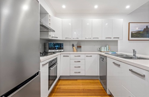 Clifton Hill Apartment | Perfect 2-Bed Inner-City Home with Pool & BBQ Area