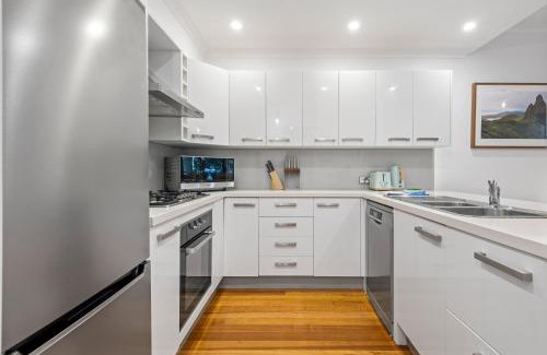 Clifton Hill Apartment | Perfect 2-Bed Inner-City Home with Pool & BBQ Area