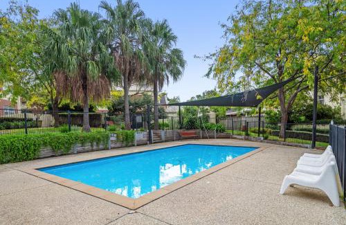 Clifton Hill Apartment | Perfect 2-Bed Inner-City Home with Pool & BBQ Area
