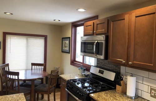 Broadmoor House | Perfect 2 Bedroom for Getaways and Remote Work or School!