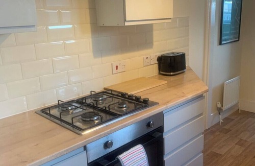 Portswood House | Perfect 2-bedroom house, Albert cottage with WiFi in charming Southampton