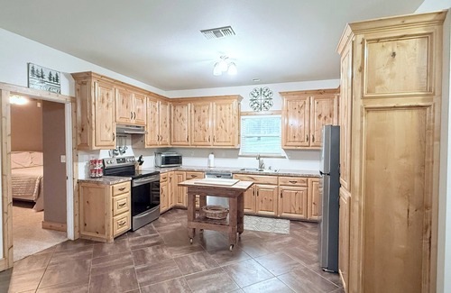 Kingston House | Perfect 2-bedroom house close to Marinas and Casinos