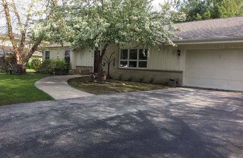 Racine House | Perfect 2024 RNC Milwaukee 4 Bedroom and 1 Bath
