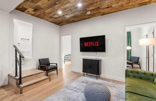 San Fernando House | Perfect 2BR Near Universal Studios By Poshguest