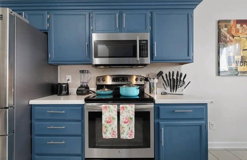 Waldron Apartment | Perfect 3 BR Home in North KC near the Airport!