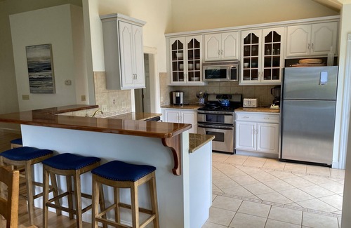 Fifth Ward House | Perfect 4 Bedroom Newport Getaway