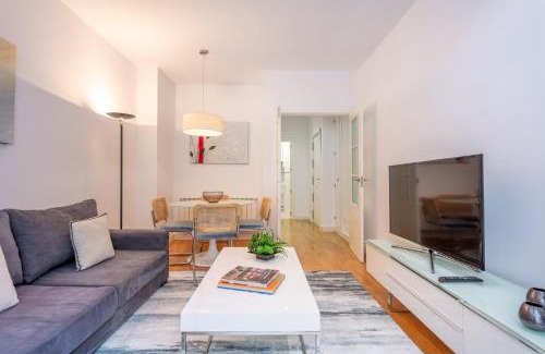 Centro Apartment | Perfect 4-Person Apartment in the Heart of Madrid Near Plaza Mayor I
