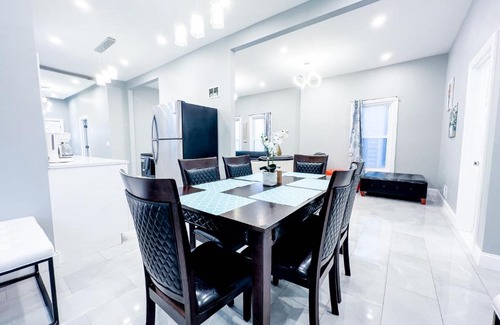Downtown Niagara Falls House | Perfect 6BR Stay Near Niagara Falls & Attractions