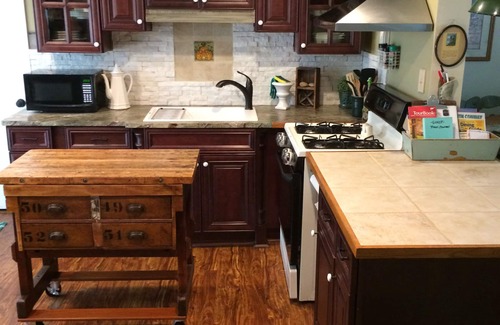 Bartlett House | Perfect all-season getaway! Storyland so close and Saco River a walk away!