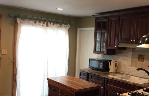 Bartlett House | Perfect all-season getaway! Storyland so close and Saco River a walk away!