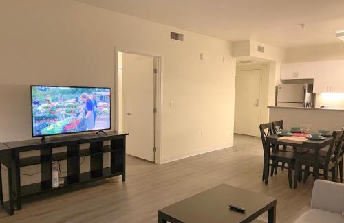 Arts District Apartment | Perfect Apt w Parking Gym Pool WIFI in Arts District DTLA near Little Tokyo B4
