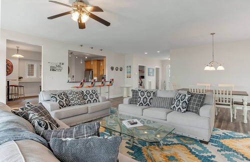 East Ocean View House | Perfect Beach Home w/Ocean Views in Norfolk! Sleeps 10!
