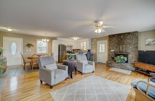 Rogers House | Perfect Beaver Lake Access! Firepit, Fishing/Swimming, Convenient to Rogers
