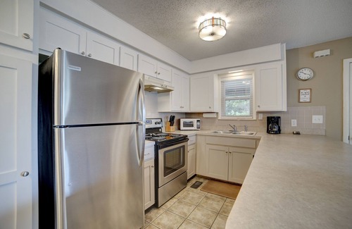 Rogers House | Perfect Beaver Lake Access! Firepit, Fishing/Swimming, Convenient to Rogers