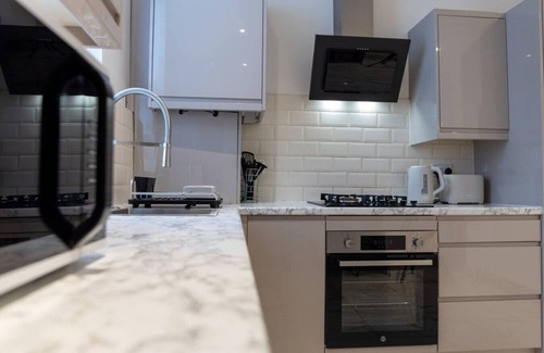 Offerton House | Perfect Booking | 2 Bed Home In Central Stockport