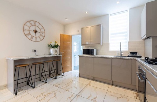 Offerton House | Perfect Booking | 2 Bed Home In Central Stockport