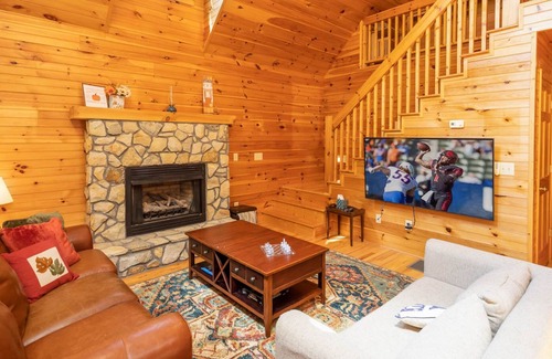 West Jefferson Cabin | Perfect Cabin for Mountain Enthusiasts
